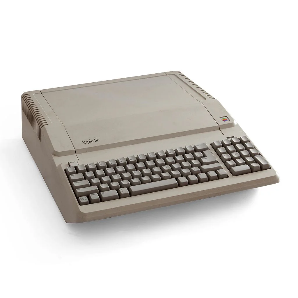 Apple IIe Platinum (1987)